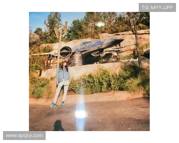 足球明星的影子艺术作品展现运动之美与激情的完美结合 足球明星的影子艺术作品展现运动之美与激情的完美结合